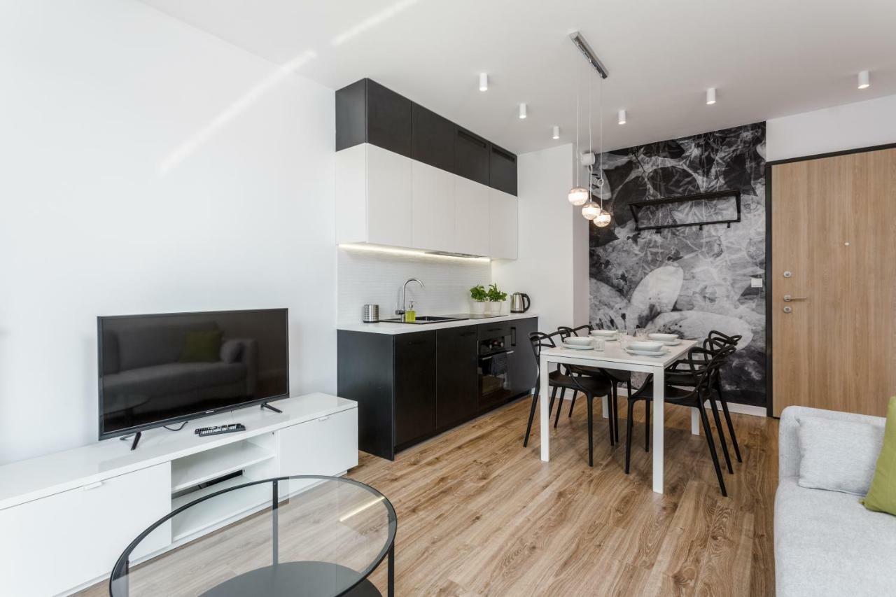 Chill Apartments Wola Warsaw Ngoại thất bức ảnh
