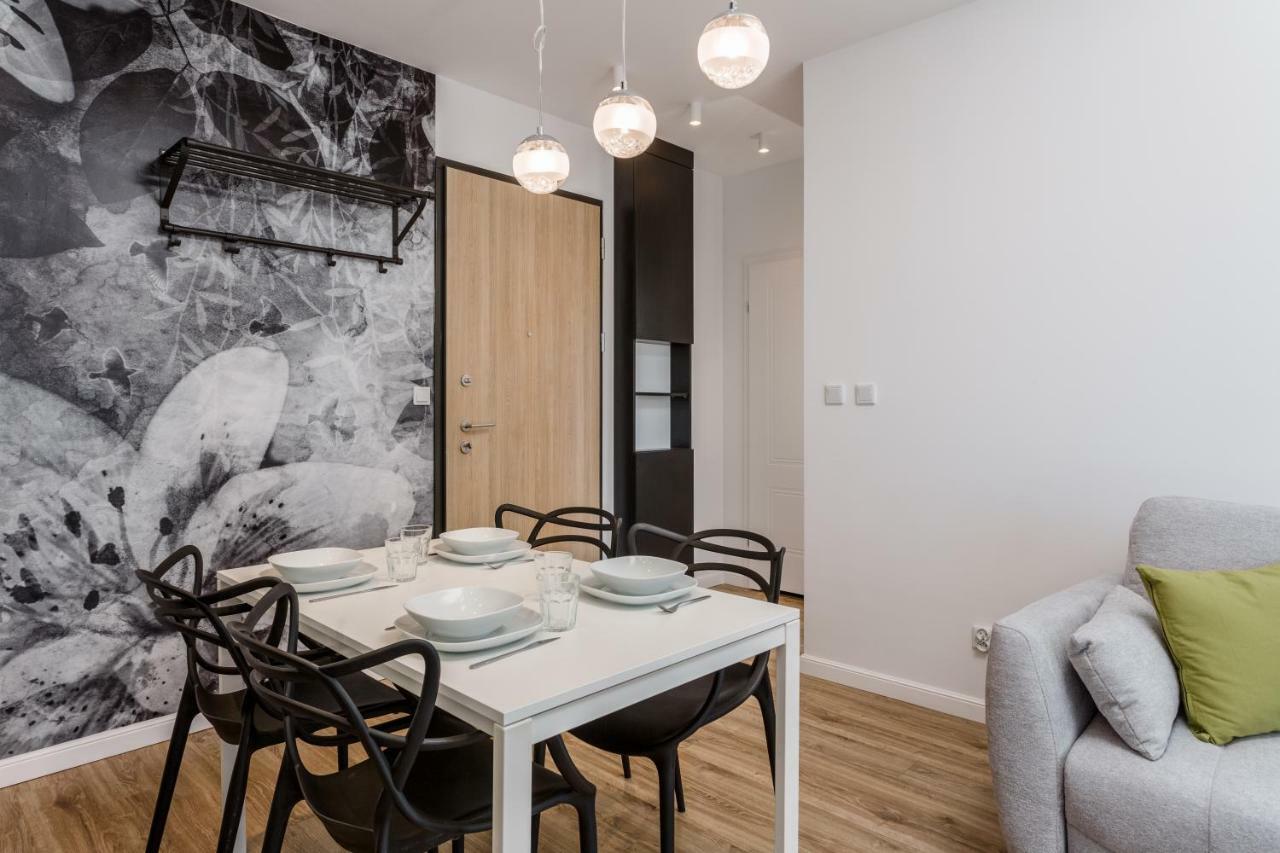 Chill Apartments Wola Warsaw Ngoại thất bức ảnh